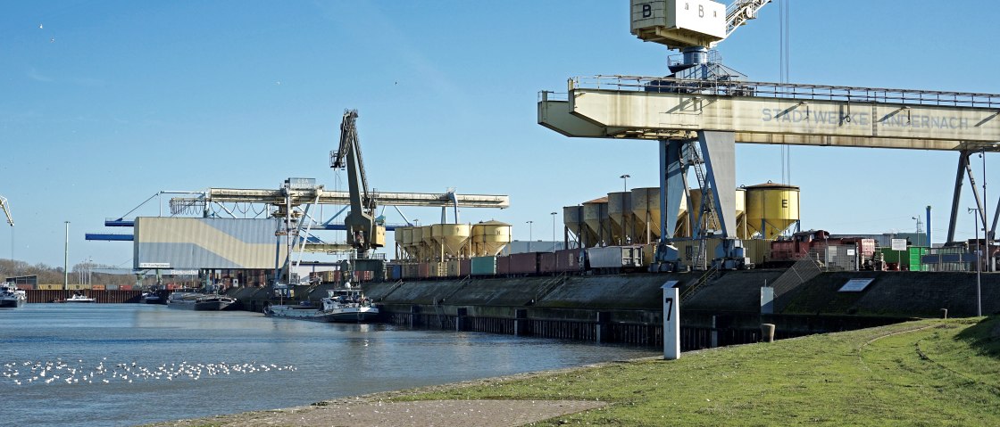 Beim Beladen im Hafen Andernach, © Stadtwerke Andernach