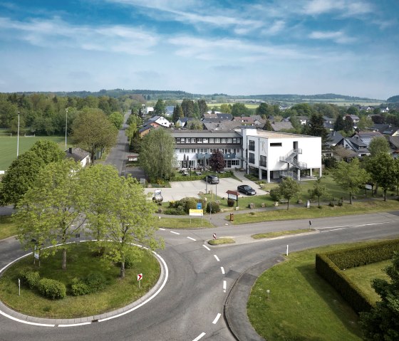 Ein Blick von oben auf das Hotel, © Kucher's Landhotel