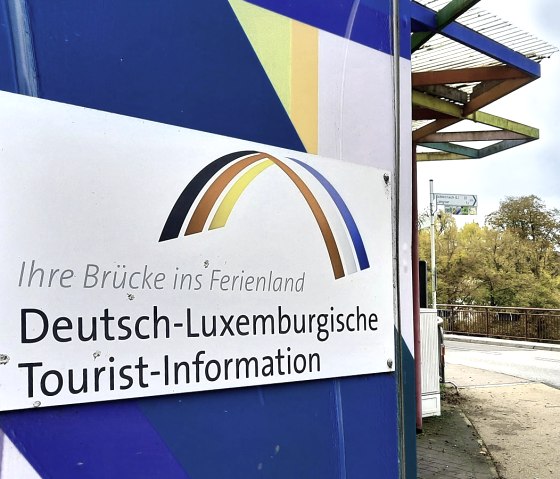 Deutsch Luxemburgische Touristinfo Schild, © Eifel Tourismus GmbH