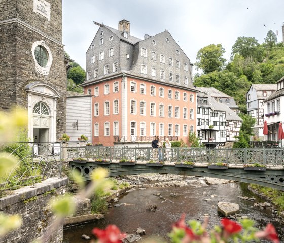 Das Rote Haus ist ein ehemaliger Stammsitz der Unternehmerfamilie Scheibler und heute als Museum zugänglich., © Eifel Tourismus/Dominik Ketz