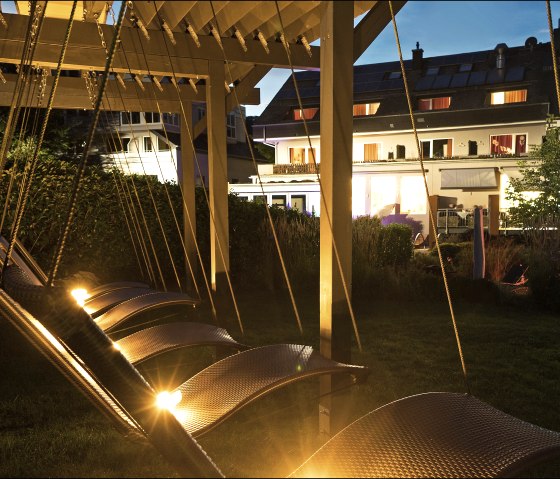 Im Garten, © NaturPurHotel Maarblick