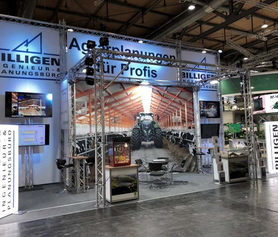 Präsentation auf einer Messe, © Billigen Ingenieur- &amp; Planungsbüro