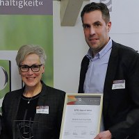 Die Geschäftsführer Iris Poth und Patrick Schmidder bei der Übergabe des EIFEL Awards, © Eifel Tourismus GmbH