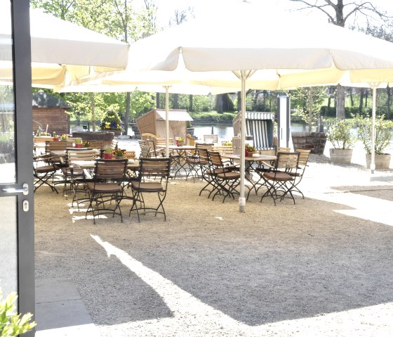 Die Terrasse der Eiflers Zeiten, © Landlust Burg Flamersheim