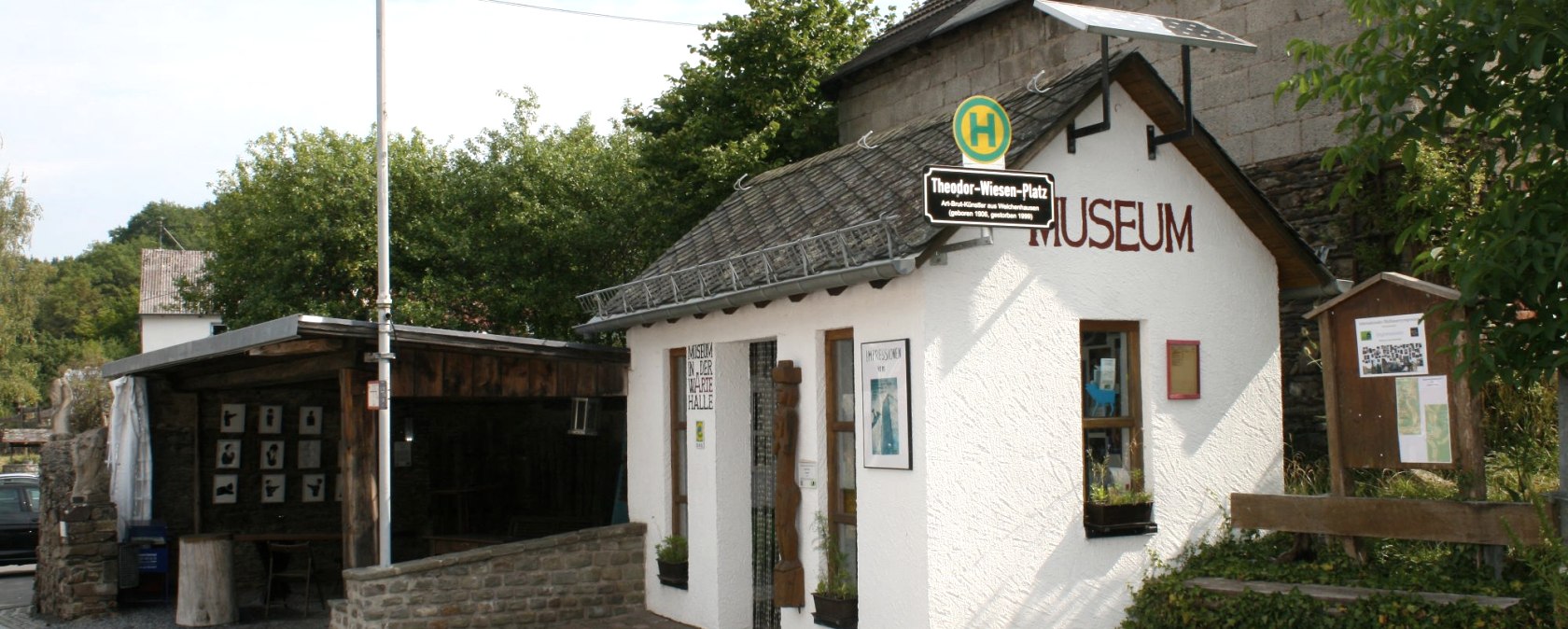 Das „wArtehalle“-Museum Welchenhausen. Etwas so Unwahrscheinliches hätte man im 30-Einwohner-Dorf nicht erwartet. , © Eifel hautnah, Stefan Lieser