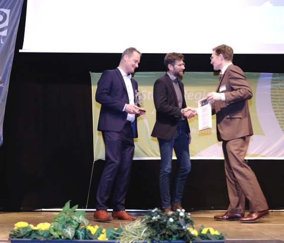Daniel Pfennig bei der Preisübergabe vom EIFEL Award Nachhaltigkeit, © Eifel Tourismus GmbH