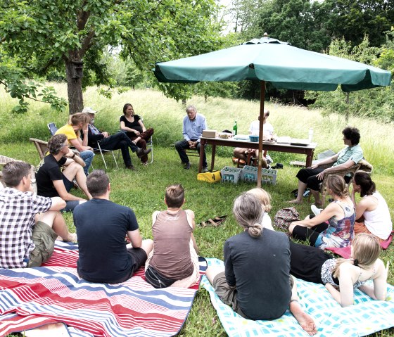 Meetings werden gerne draußen abgehalten, © Ralph Sondermann