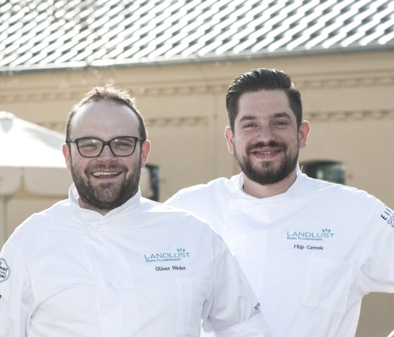 Küchendirektor Oliver Röder (li) und Chefkoch Filip Czmok, © Landlust Burg Flamersheim