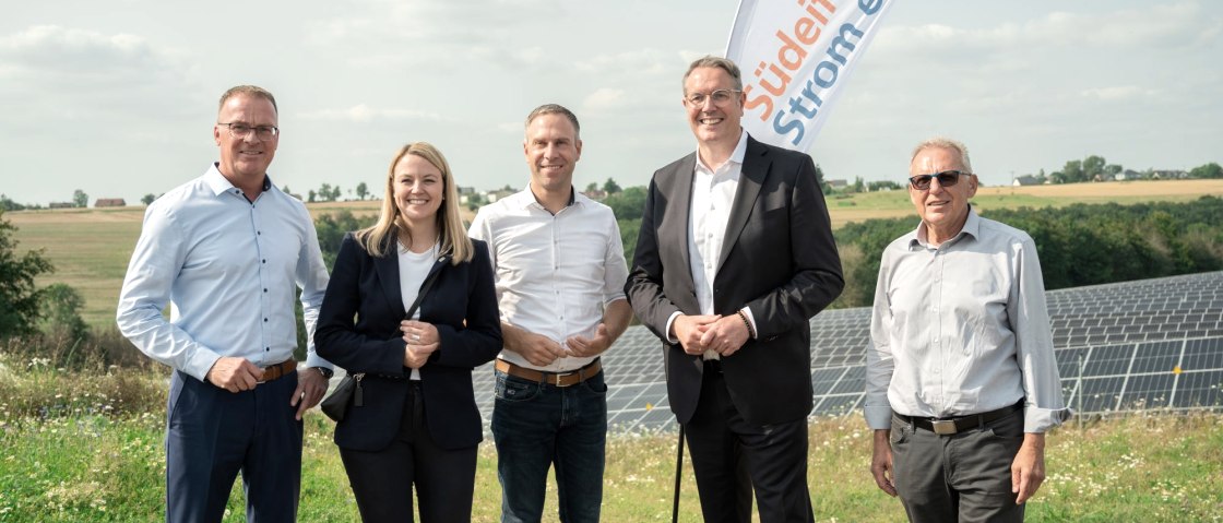 Gruppenbild mit Ministerpräsident Schweitzer, © Südeifel Strom eG / Nasim Aleissa