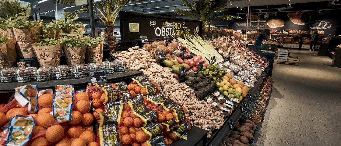 Obst- und Gemüsestand im Einzelhandel, © biofruit GmbH