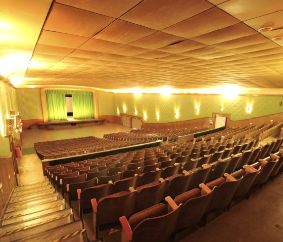 Das Kino stammt aus der Zeit, als das belgische Militär Vogelsang nutzte, © Vogelsang IP