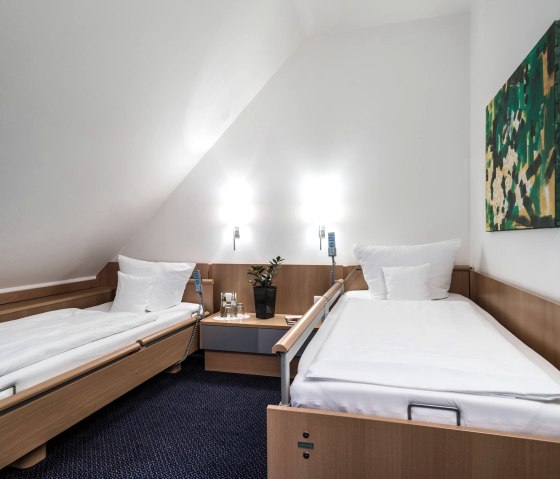 Twin Bett Zimmer mit Pflegebetten