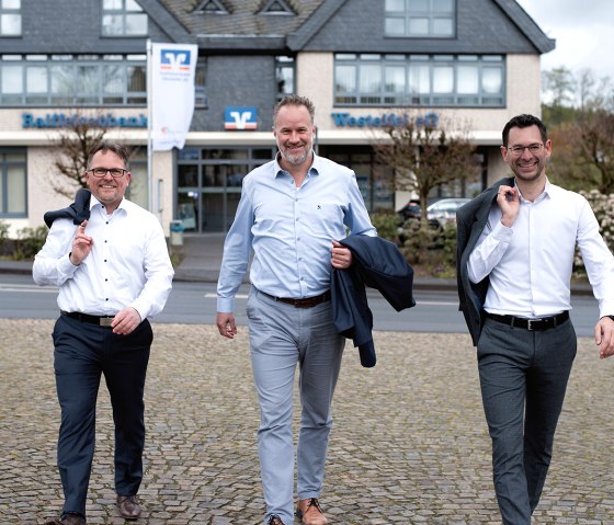 Carsten Berke (Geschäftsführer Raiffeisen-Waren), Jan Brandenburg (Vorstandsmitglied), Manfred Heimisch (Vorstandsmitglied), © VR Bank Westeifel