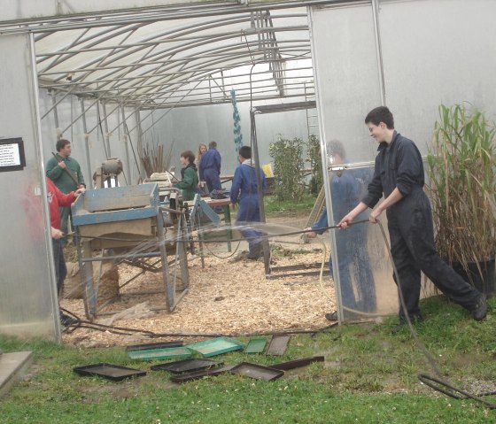 Gärtnern im Gartenhaus, © Bischöfliches Gymnasium/Technisches Institut