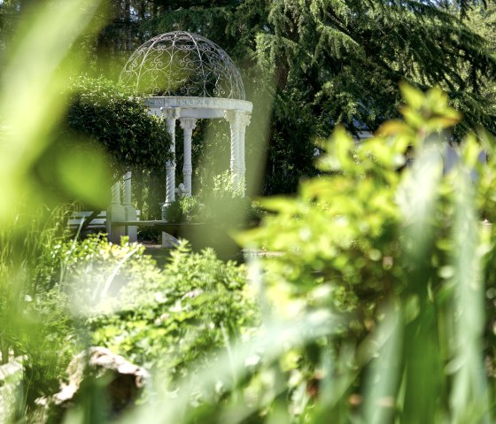 Im Garten des Hotels, © Arnoldidesign