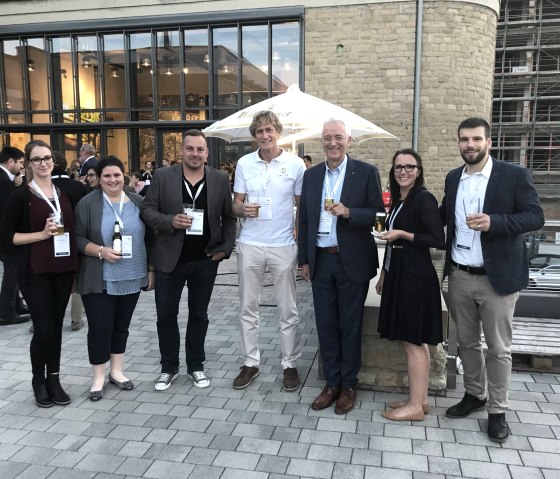 Am Rande des Young Scientists Symposiums in der Bitburger Brauerei (v. l. n. r. Gianna Schober, Jennifer Hoffmann, Holger Weinand, Jan Niewodniczanski, Prof. Dr.-Ing. Jens Voigt, Dr. Miriam Weiß, Dr. Michael Féchir)